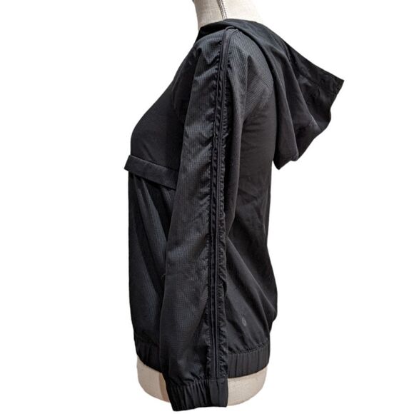 Lululemon Pack Light 1/2 Zip Pullover Jacket- Black Women's Size 2 Lightweight - Picture 11 of 15